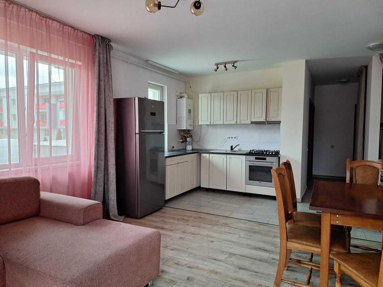 Apartament cu 3 camere decomandat în Florești