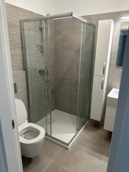 Apartament cu 3 camere decomandat în Tractorul