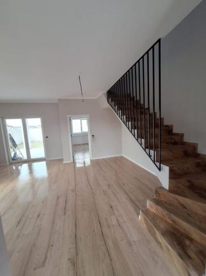 Duplex cu 5 camere cu Canalizare în Moșnița Nouă
