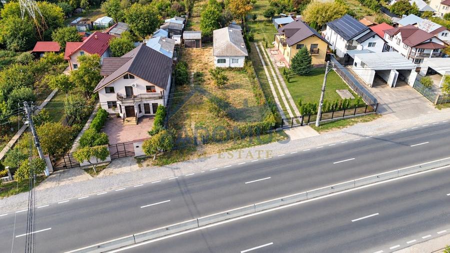 Casă individuală cu 7 camere cu Canalizare în Bărcănești
