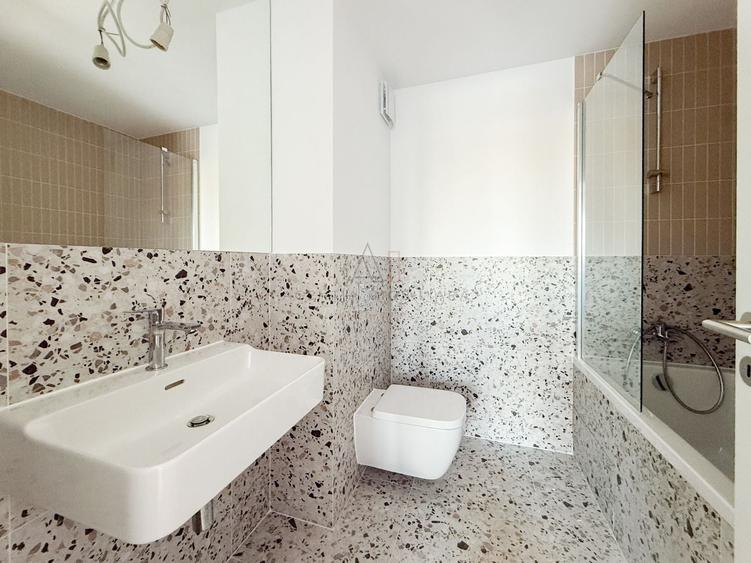 Apartament cu 3 camere semidecomandat în Sisești
