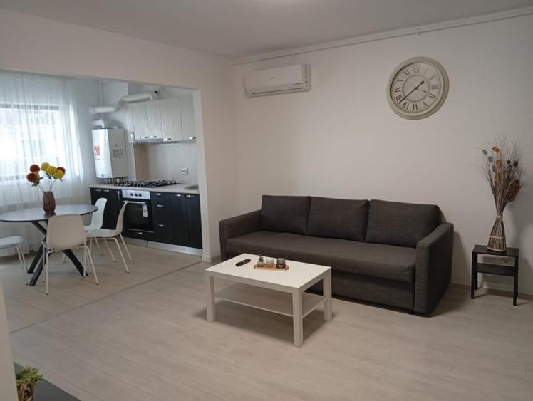 Apartament cu 2 camere decomandat în Titan