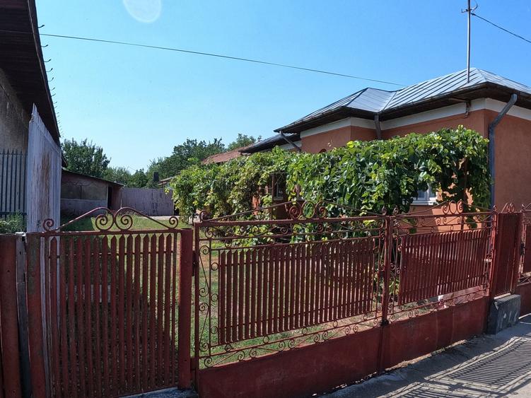 Casă individuală cu 6 camere cu Garaj în Slobozia