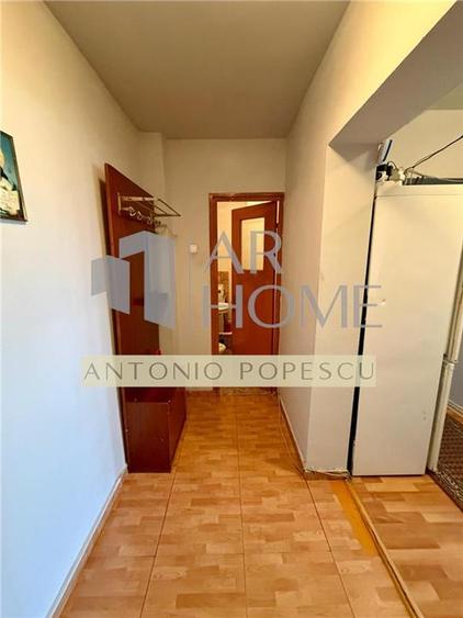 Apartament cu 4 camere decomandat în Malu Roșu