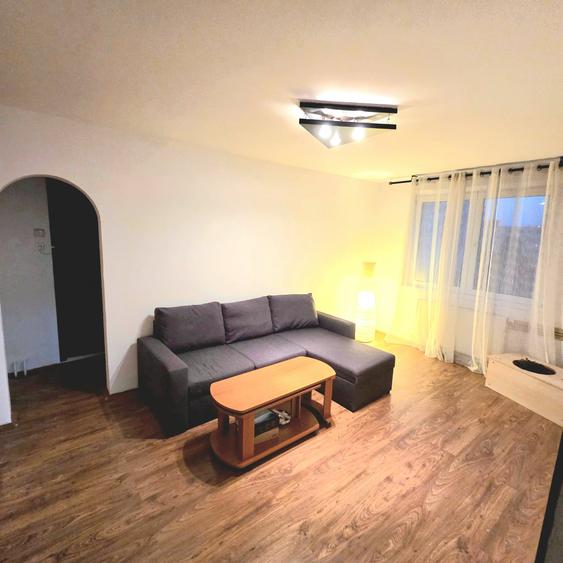 Apartament cu 3 camere semidecomandat în Iancului