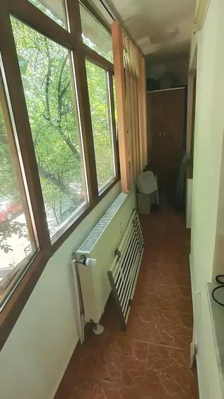 Apartament cu 3 camere decomandat în Berceni