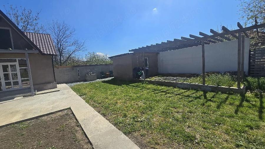 Casă cu 3 camere cu Teren 790 Mp în Poarta Albă