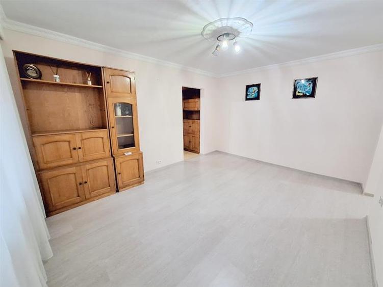 Apartament cu 2 camere semidecomandat, mobilat în Mioriței