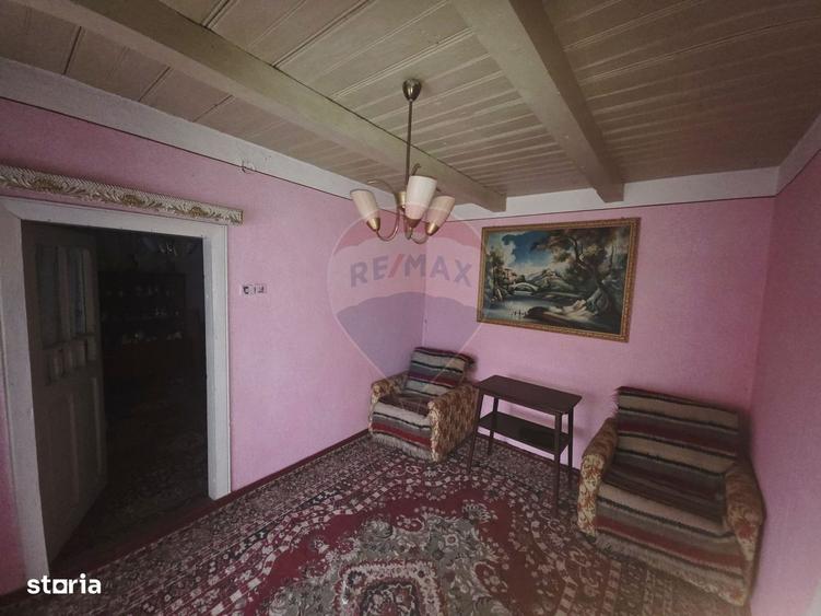 Casă cu 4 camere în Rocna