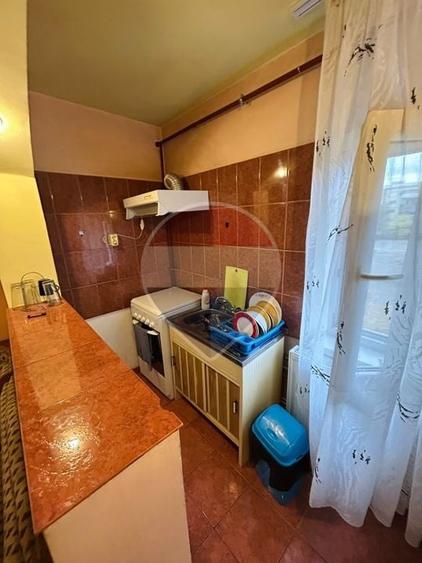 Apartament cu 2 camere semidecomandat, mobilat în Central