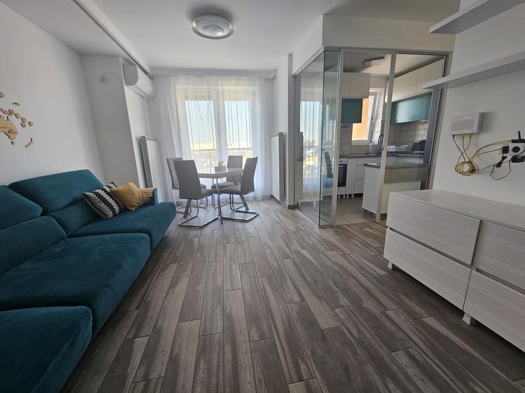 Apartament cu 3 camere semidecomandat, mobilat în Matei Voievod
