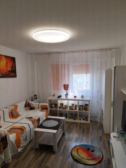 Apartament cu 2 camere semidecomandat în Bucur Obor