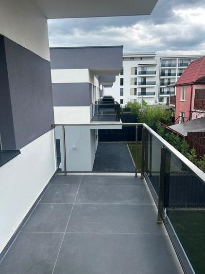 Duplex cu 4 camere cu Canalizare în Florești