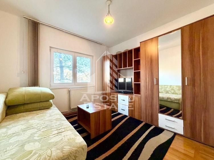Apartament cu 3 camere decomandat, mobilat în Lipovei