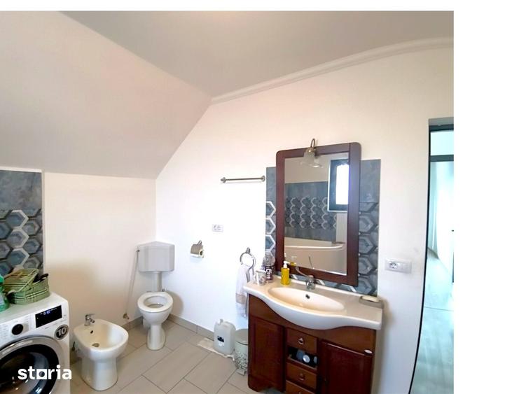 Casă cu 5 camere cu Teren 1000 Mp în Șcheia