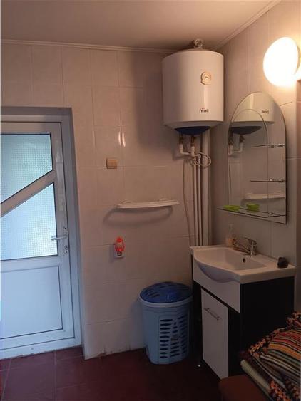 Casă cu 9 camere cu Canalizare în Cârlig