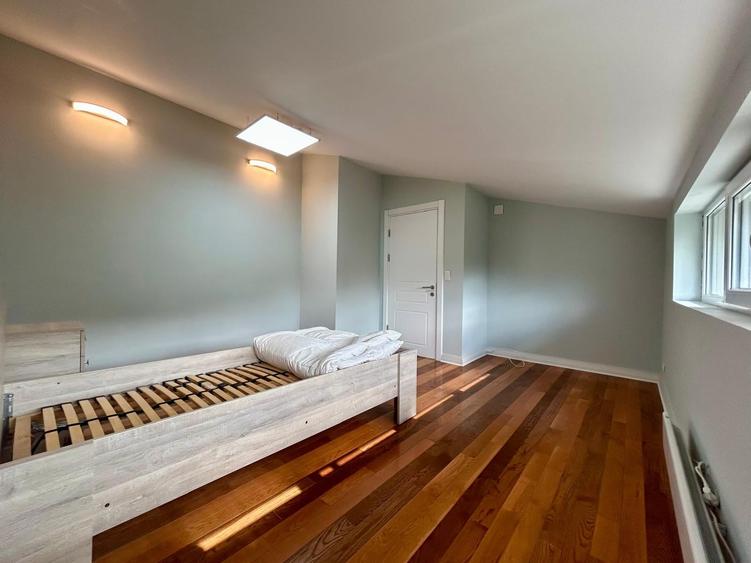 Duplex cu 9 camere cu Canalizare în Tăuți