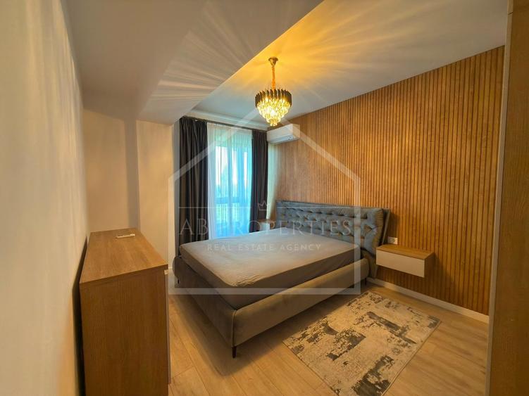 Apartament cu 3 camere semidecomandat, mobilat în Băneasa