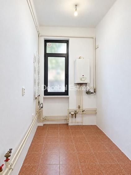 Apartament cu 3 camere semidecomandat în Rosetti