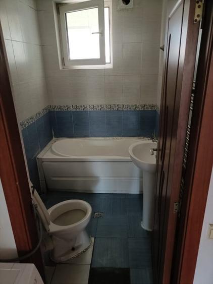 Apartament cu 3 camere semidecomandat în Fundeni