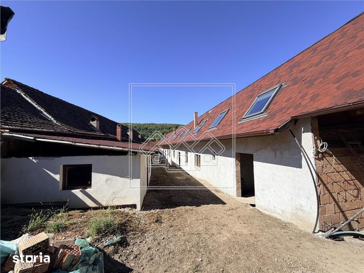 Casă cu 7 camere cu Teren 2600 Mp în Laslea