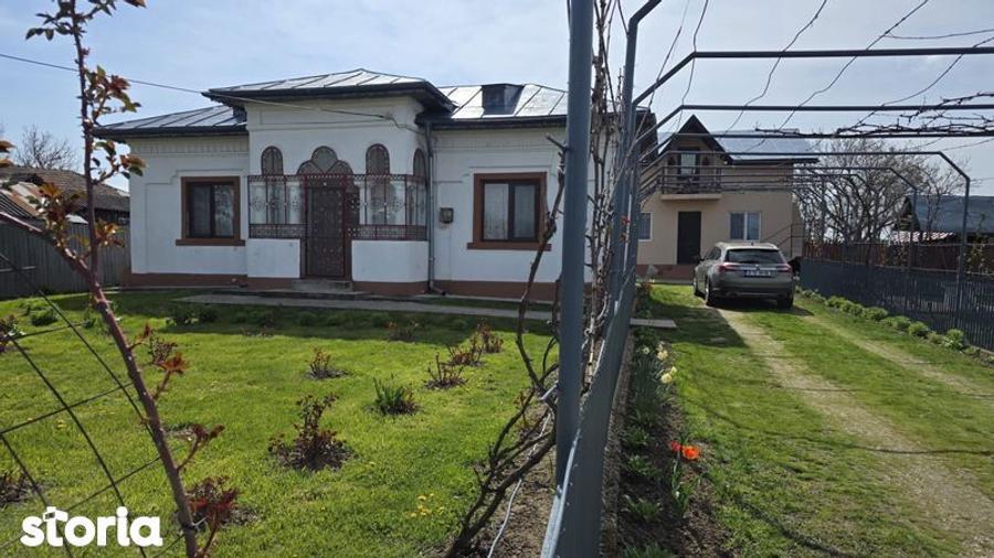 Casă cu 4 camere cu Teren 1350 Mp în Produlești