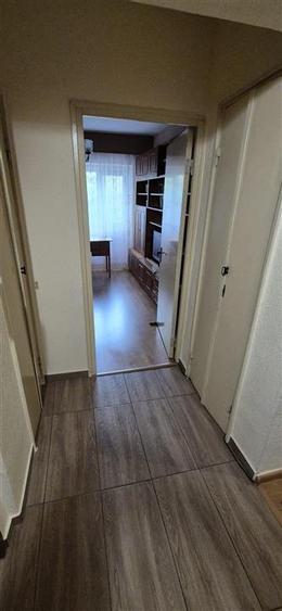 Apartament cu 3 camere decomandat în Podul de Fier