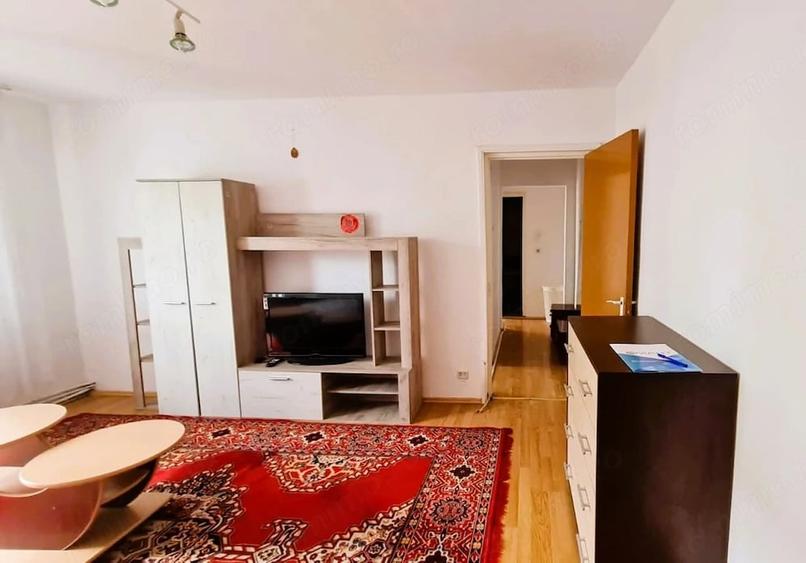 Apartament cu 3 camere semidecomandat în Central
