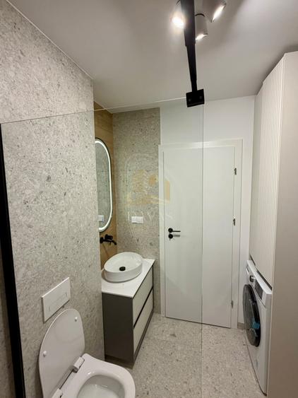 Apartament cu 2 camere semidecomandat, mobilat în Semicentral