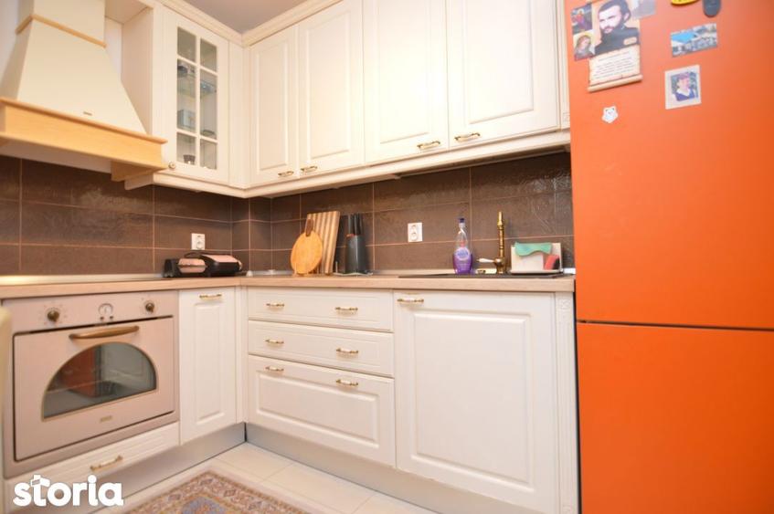 Apartament cu 3 camere semidecomandat în Calea Călărașilor