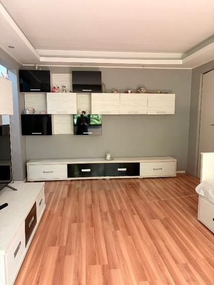Apartament cu 2 camere semidecomandat, mobilat în Dacia