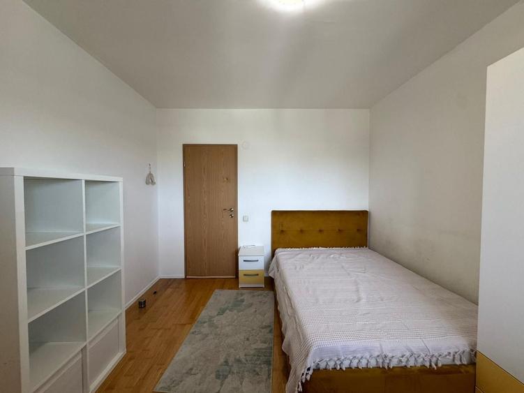 Apartament cu 3 camere decomandat, mobilat în Tei
