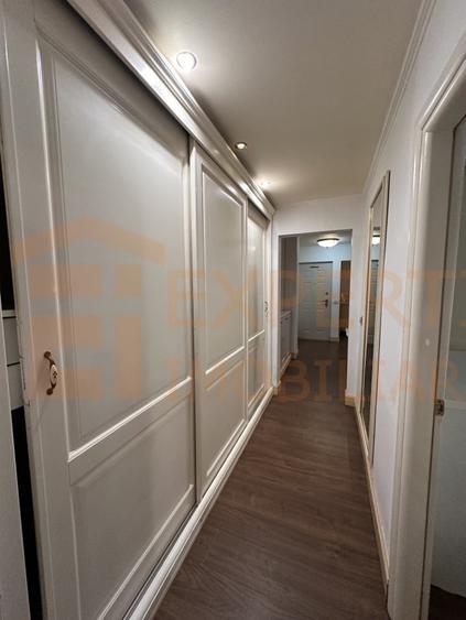 Apartament cu 3 camere decomandat, mobilat în Dacia