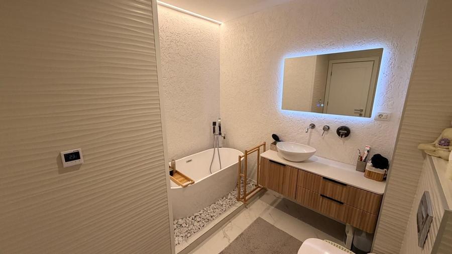 Apartament cu 2 camere semidecomandat, mobilat în Nord