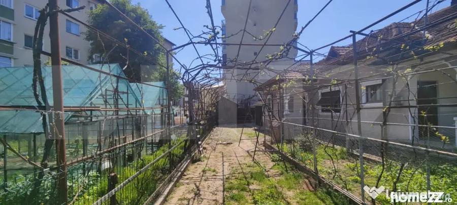 Casă cu 5 camere cu Teren 818 Mp în Central