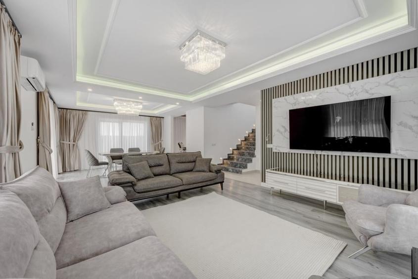 Casă cu 4 camere cu Teren 200 Mp în 1 Decembrie
