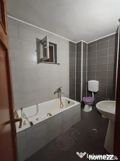 Casă cu 6 camere cu Teren 700 Mp în Central