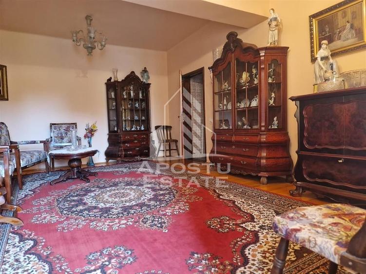 Casă individuală cu 17 camere cu Canalizare în Pârneava