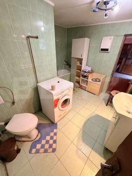 Casă cu 4 camere cu Teren 893 Mp în Șercăița