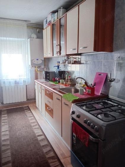 Apartament cu 4 camere în Petrila