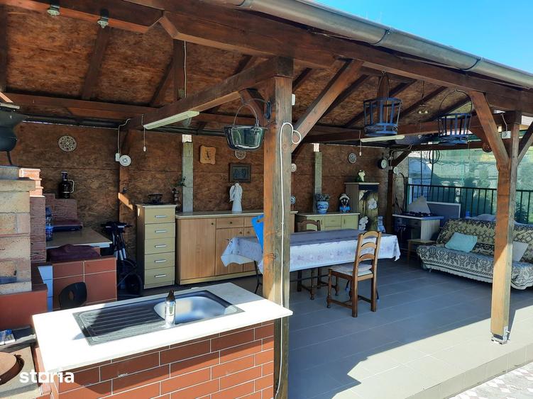 Casă cu 5 camere cu Teren 675 Mp în Burdea
