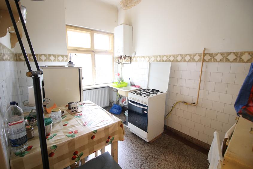 Casă individuală cu 4 camere cu Canalizare în Central