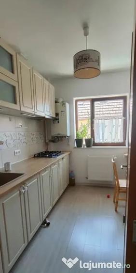 Apartament cu 2 camere decomandat în Tractorul