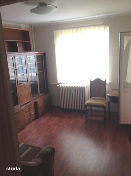 Apartament cu 3 camere decomandat în Crângași