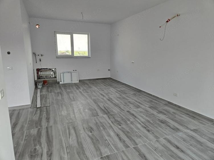 Casă cu 3 camere cu Teren 300 Mp în Sânandrei
