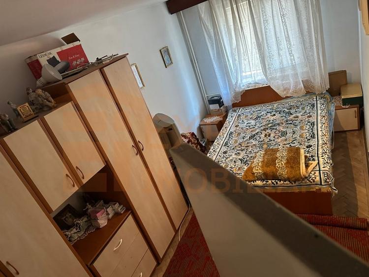 Apartament cu 3 camere semidecomandat, mobilat în Groapa