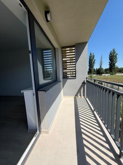 Apartament cu 3 camere decomandat în Tractorul