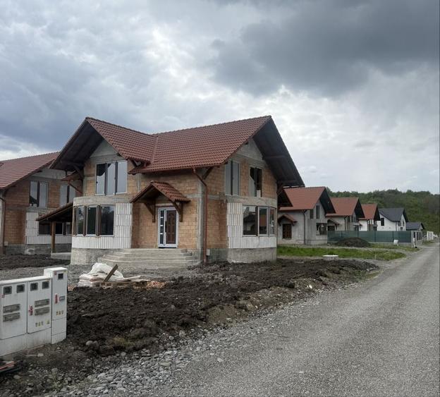 Casă cu 4 camere în Central
