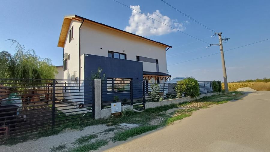 Casă individuală cu 5 camere cu Canalizare în Central