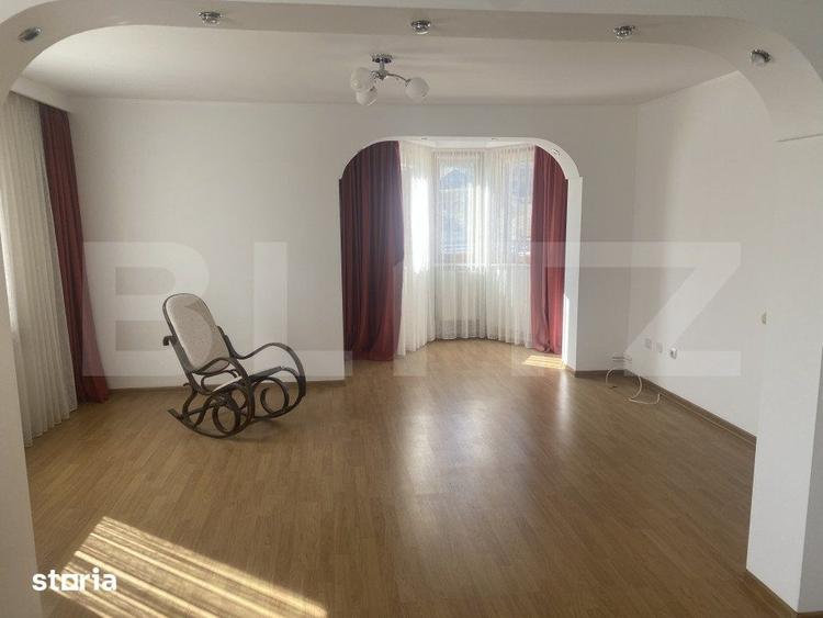 Casă cu 6 camere cu Teren 2000 Mp în Central